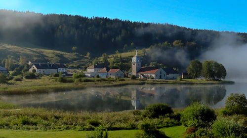 Scenic view of lake against sky - petit matin à  grandvaux - jura - france