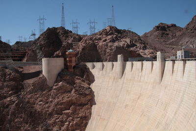 Scenic view of dam and mountains against sky