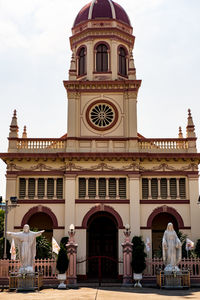 Statue of building against sky