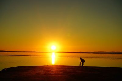 Silhouette photographer at bonneville salt flats during sunrise