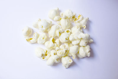 Close-up of white roses