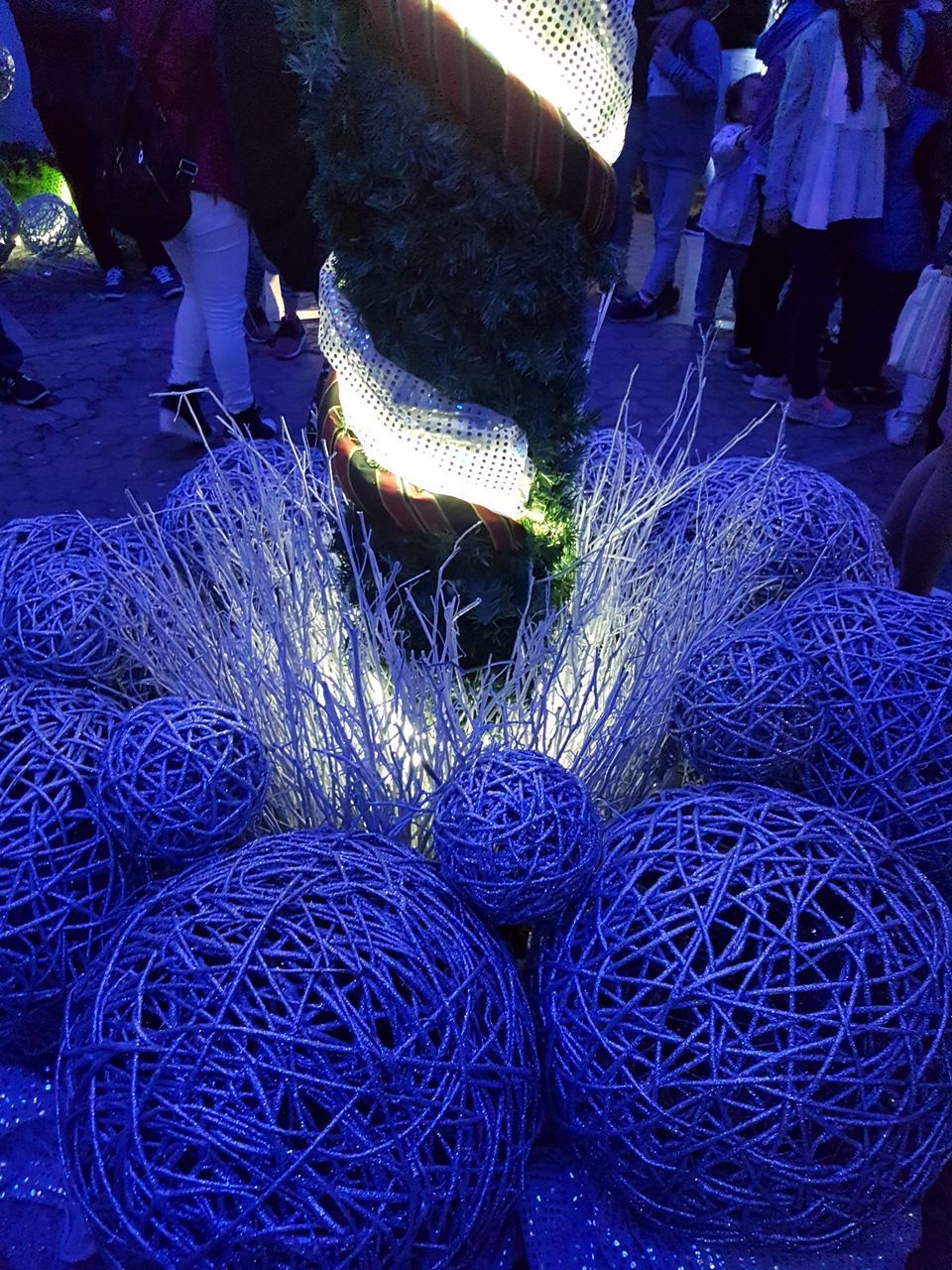 HIGH ANGLE VIEW OF PEOPLE IN MARKET