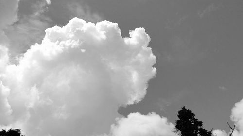 Low angle view of cloudy sky