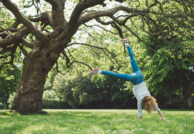 Man wearing sunglasses on tree trunk in park