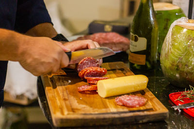 Cropped hands of chef preparing food on table