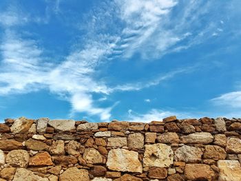 Stone wall against sky