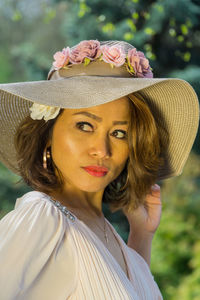 Portrait of smiling young woman wearing hat