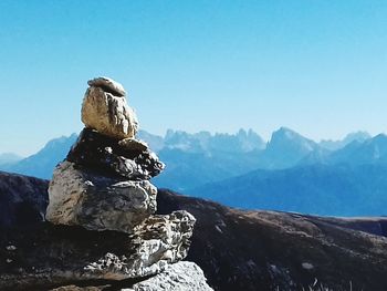 Statue against mountain range against clear sky