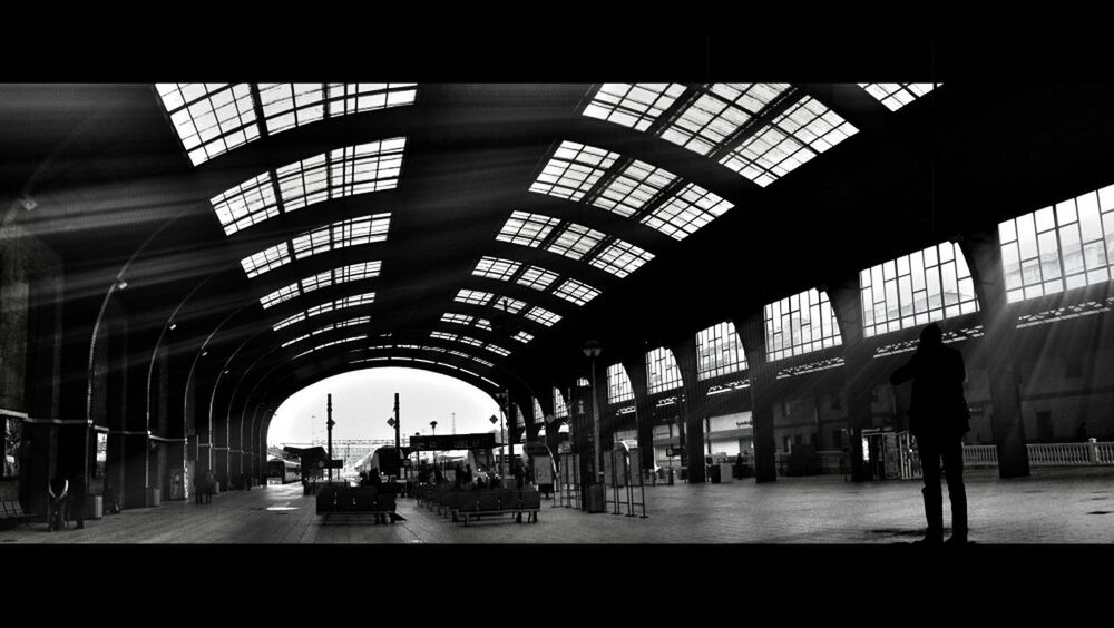 indoors, ceiling, architecture, built structure, transportation, men, railroad station, public transportation, walking, incidental people, railroad station platform, person, large group of people, transportation building - type of building, travel, city life, glass - material, lifestyles, airport