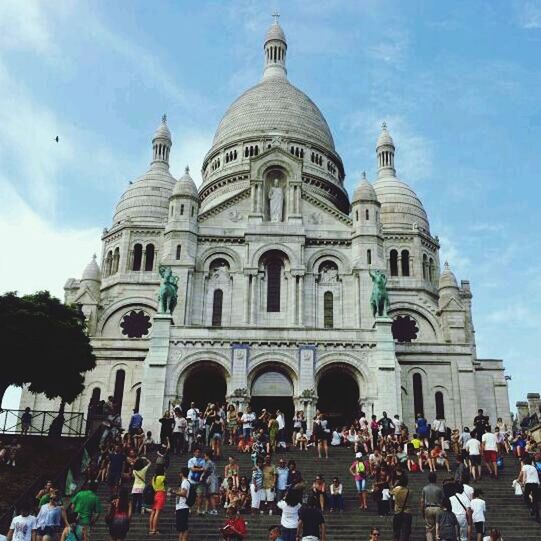 architecture, large group of people, built structure, building exterior, tourist, famous place, tourism, person, travel destinations, sky, men, travel, lifestyles, international landmark, arch, dome, history, religion, leisure activity