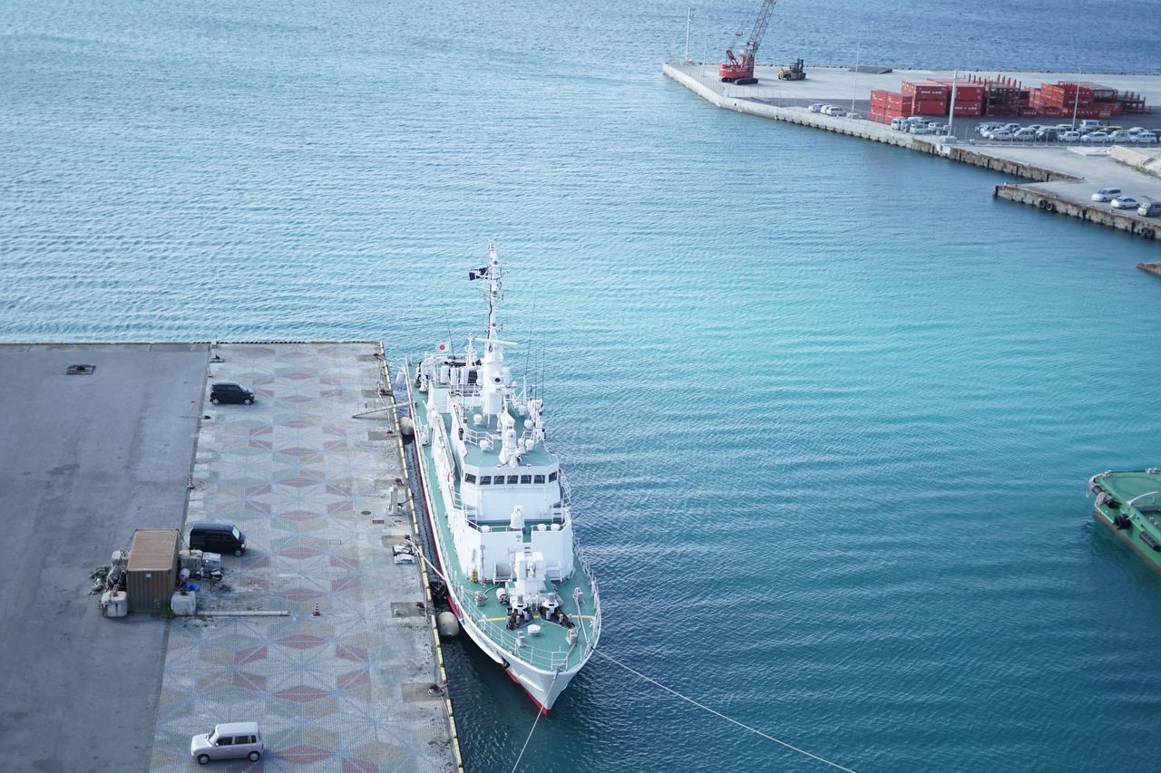 water, nautical vessel, transportation, high angle view, sea, mode of transportation, day, nature, ship, travel, architecture, built structure, outdoors, waterfront, moored, no people, sailing, pier, yacht, passenger craft, cruise ship