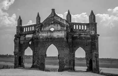 Old ruin building against cloudy sky