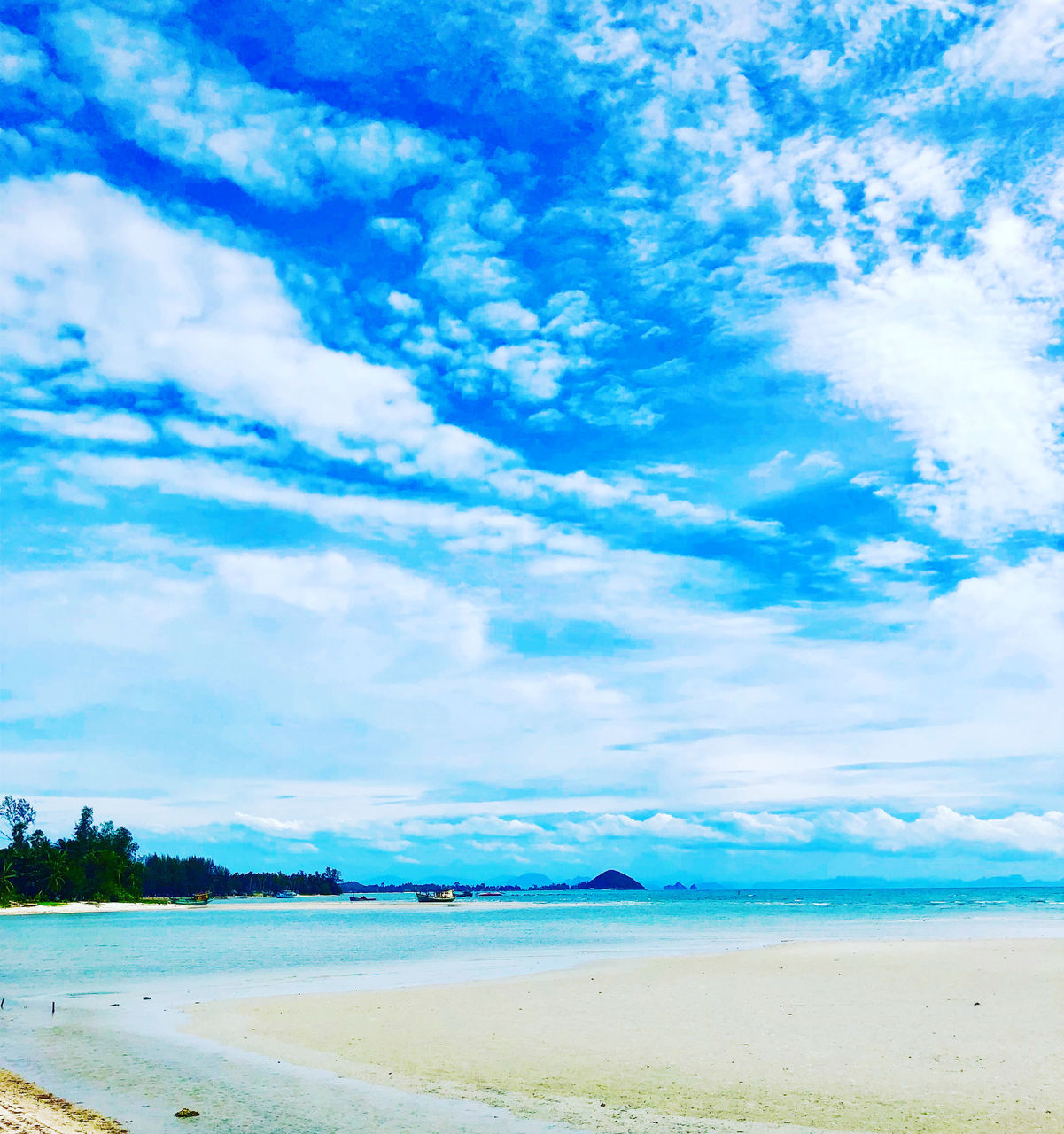 SCENIC VIEW OF SEA AGAINST BLUE SKY