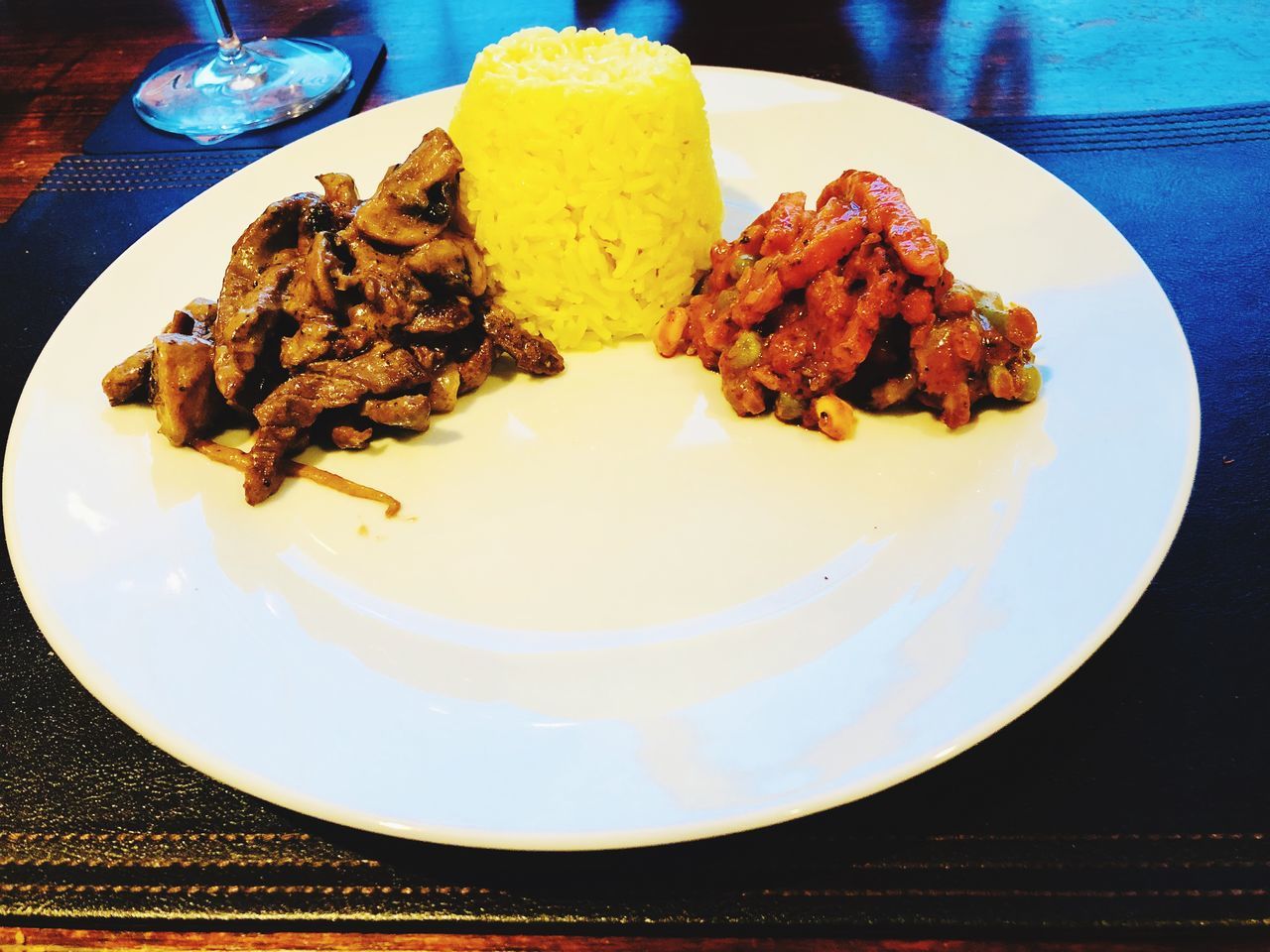 HIGH ANGLE VIEW OF FOOD SERVED ON TABLE