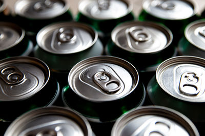 Closed aluminum cans. use of aluminum for food and beverages. recycling and reuse of aluminum.
