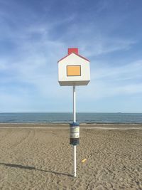 Birdhouse at beach 