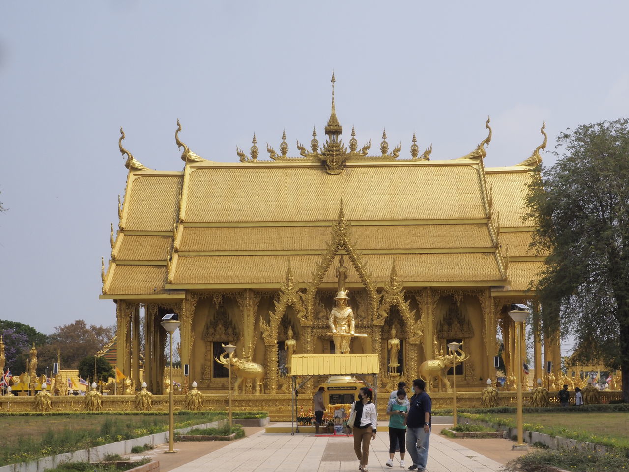 GROUP OF PEOPLE IN FRONT OF TEMPLE