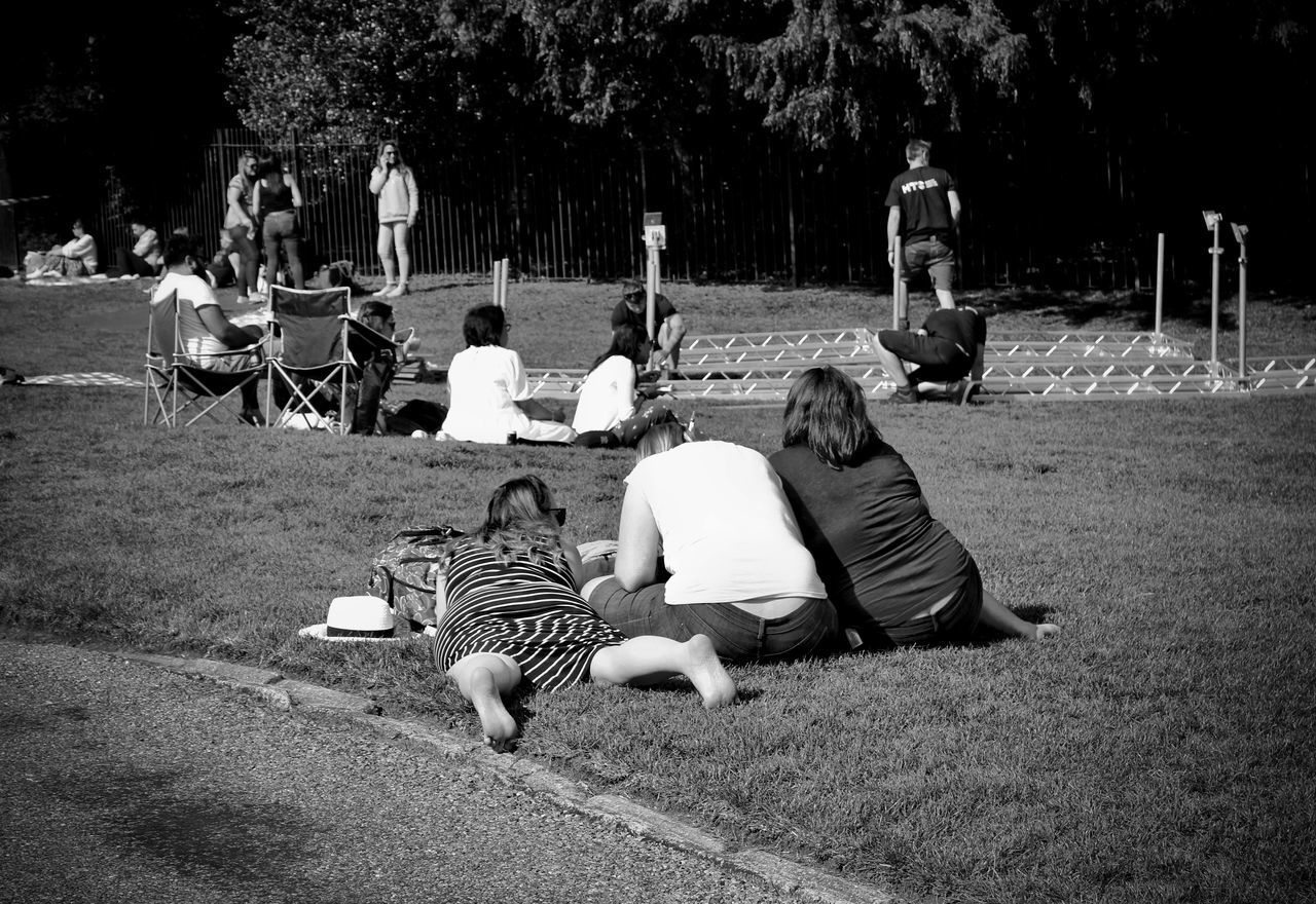 sunny friendship. United Kingdom People Watching People Blackandwhite London Streets Streetphotography Friends women around the world Women people and places Party People Photography Black And White Park Three Womens Images Friendship Mates Picknick Time Tree Men Grass Tombstone