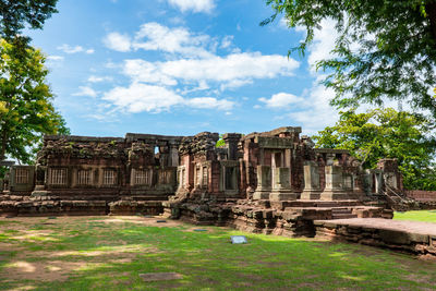 Ruins of temple against cloudy sky