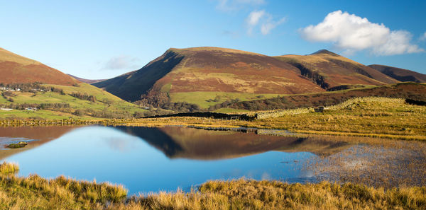 Panoramic view of lake and mountains against sky