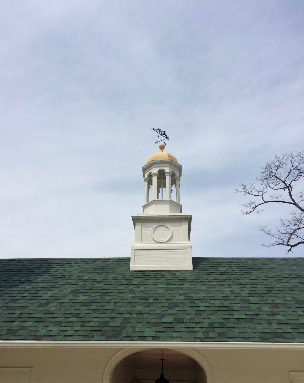 LOW ANGLE VIEW OF CLOCK TOWER AGAINST SKY