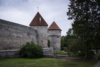 View of old ruins against sky