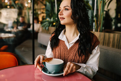 Woman with coffee cup in restaurant