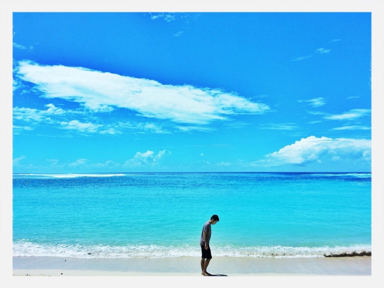 sea, water, beach, full length, horizon over water, leisure activity, lifestyles, sky, transfer print, blue, shore, vacations, auto post production filter, tranquility, scenics, rear view, beauty in nature, tranquil scene