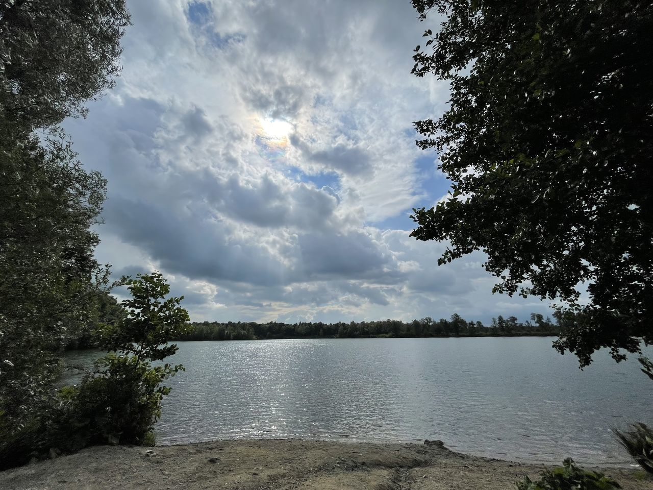 IDYLLIC VIEW OF LAKE AGAINST SKY