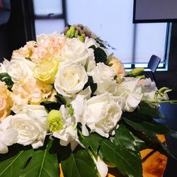 Close-up of white roses in vase
