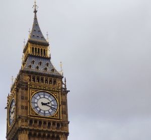 Low angle view of big ben against sky in city