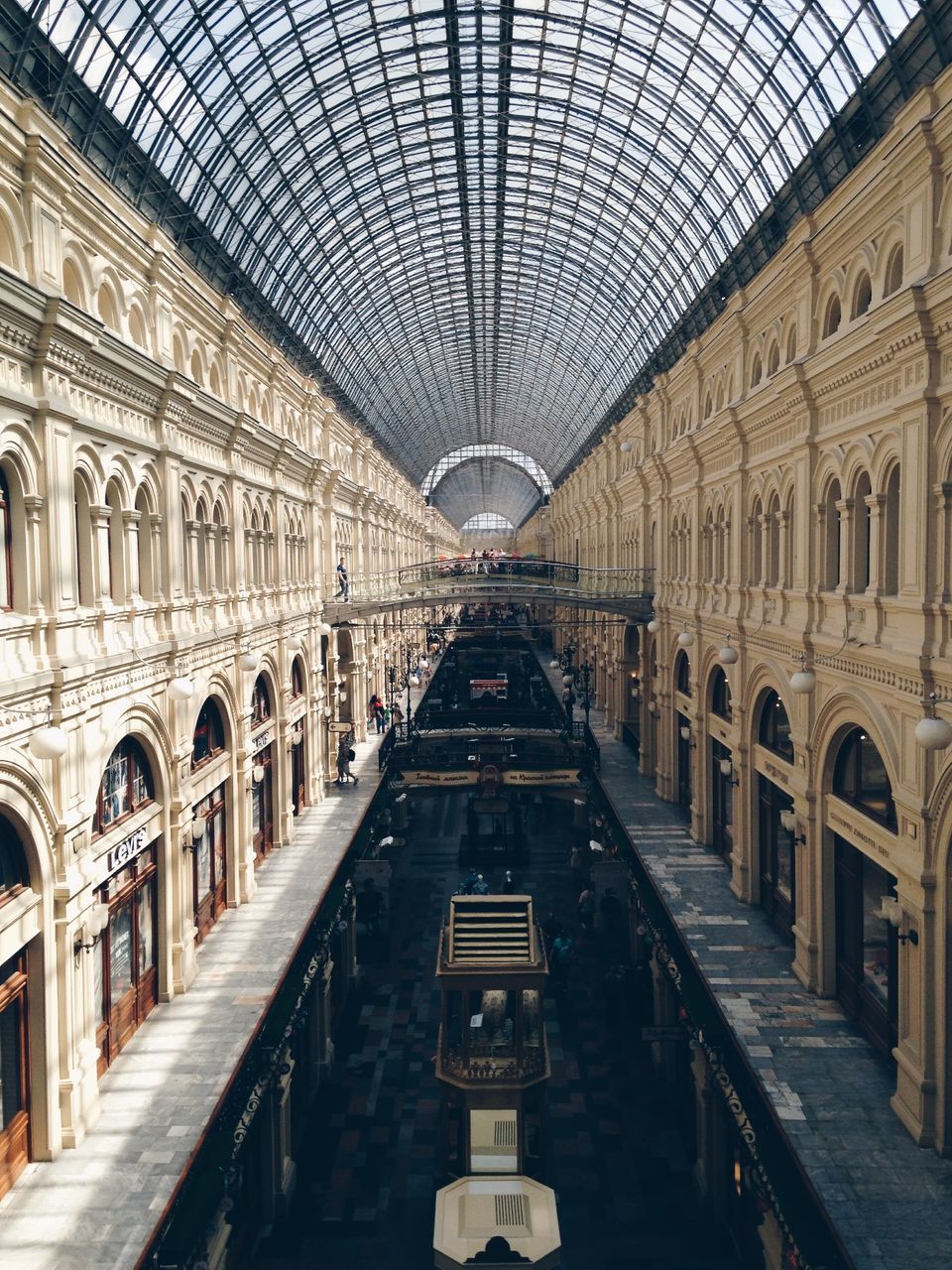 architecture, built structure, indoors, diminishing perspective, the way forward, arch, ceiling, vanishing point, history, building exterior, building, travel destinations, in a row, interior, incidental people, famous place, corridor, no people, day, empty