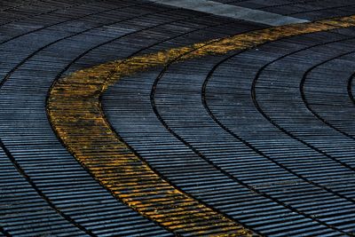 Abstract pattern with yellow curve