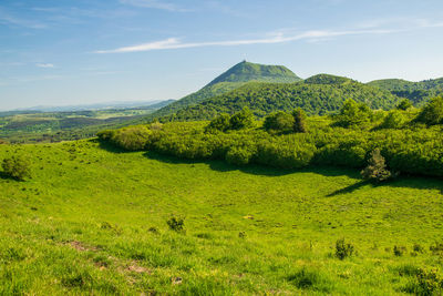 View from the puy-des-goules volcano hiking trail