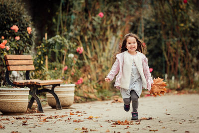 Portrait of a smiling girl sitting on bench