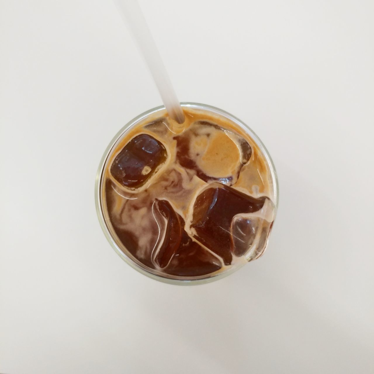 drink, coffee - drink, food and drink, refreshment, coffee cup, freshness, iced coffee, no people, white background, close-up, studio shot, disposable cup, directly above, drinking straw, cappuccino, indoors, day