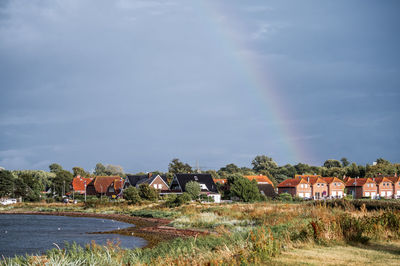 Rainbow in strandhusen