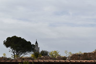 View of temple building against cloudy sky