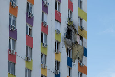 Kharkiv, ukraine, may, 04, 2022. war in ukraine. destroyed, bombed and burned residential building