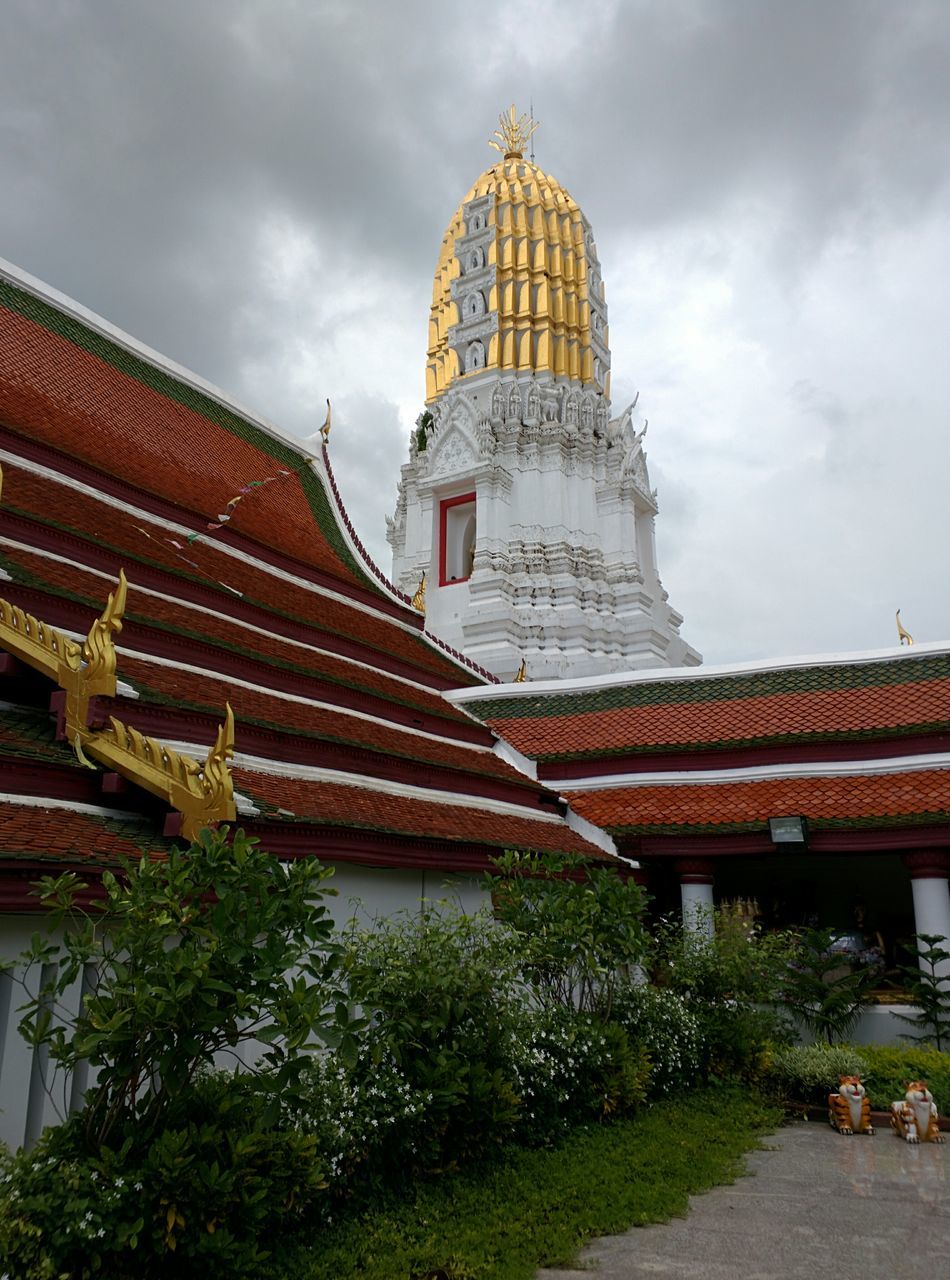 architecture, building exterior, built structure, place of worship, religion, sky, spirituality, cloud - sky, temple - building, famous place, travel destinations, cloudy, facade, dome, travel, cloud, history, tourism