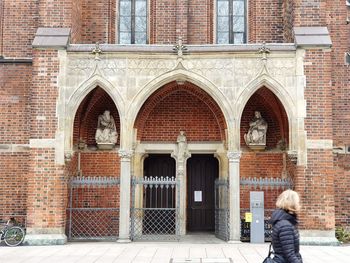 Full length of woman standing against building