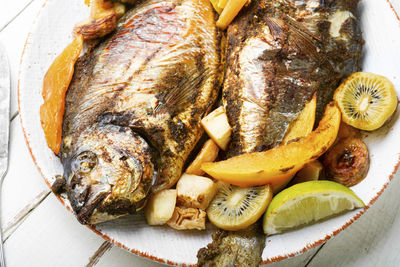 Fried fish in fruit.