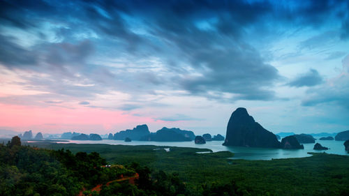 Twilight sky of samed nang chee view point at sunset, phang nga bay, thailand. traveling land scape