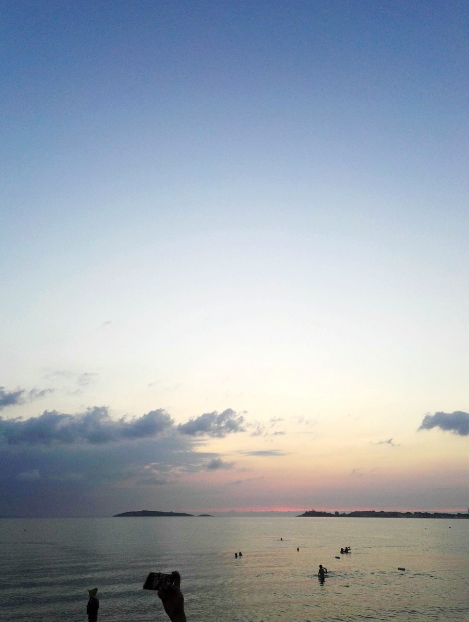 SCENIC VIEW OF SEA AGAINST SKY AT SUNSET