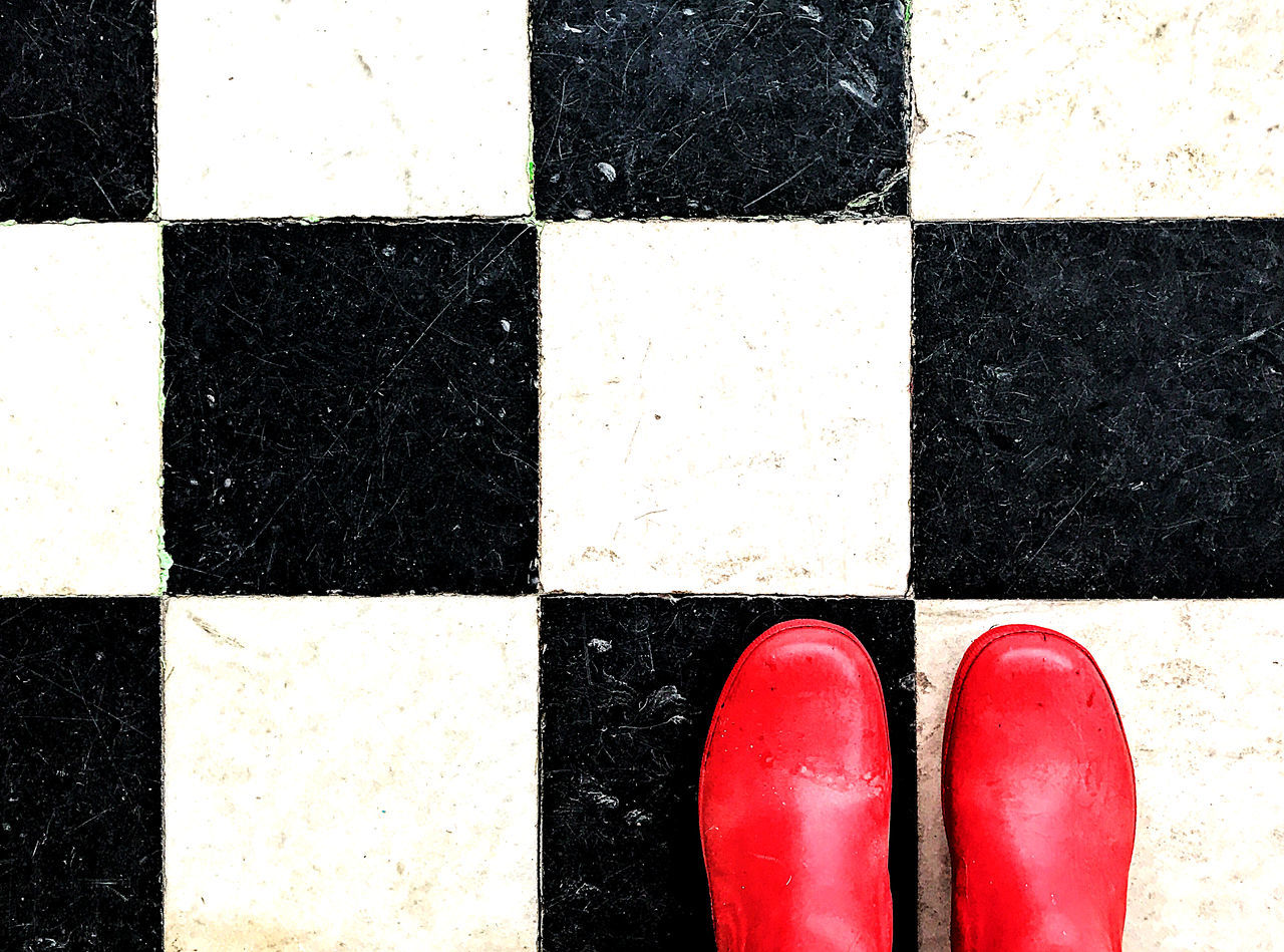 HIGH ANGLE VIEW OF BLACK AND WHITE ON TILED FLOOR