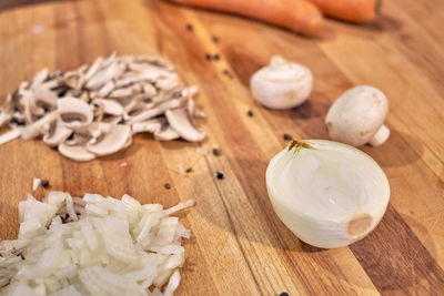 Close-up of chopped bread on cutting board