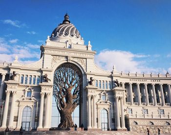 Palace of farmers against sky