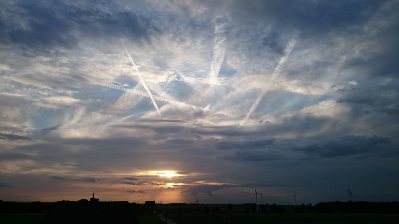 sky, sunset, silhouette, cloud - sky, landscape, beauty in nature, tranquil scene, scenics, tranquility, field, nature, sun, cloud, cloudy, sunbeam, sunlight, idyllic, rural scene, dramatic sky, outdoors