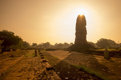 Old sculpture at wat lokayasutharam against sky