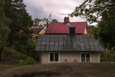 Exterior of house against sky